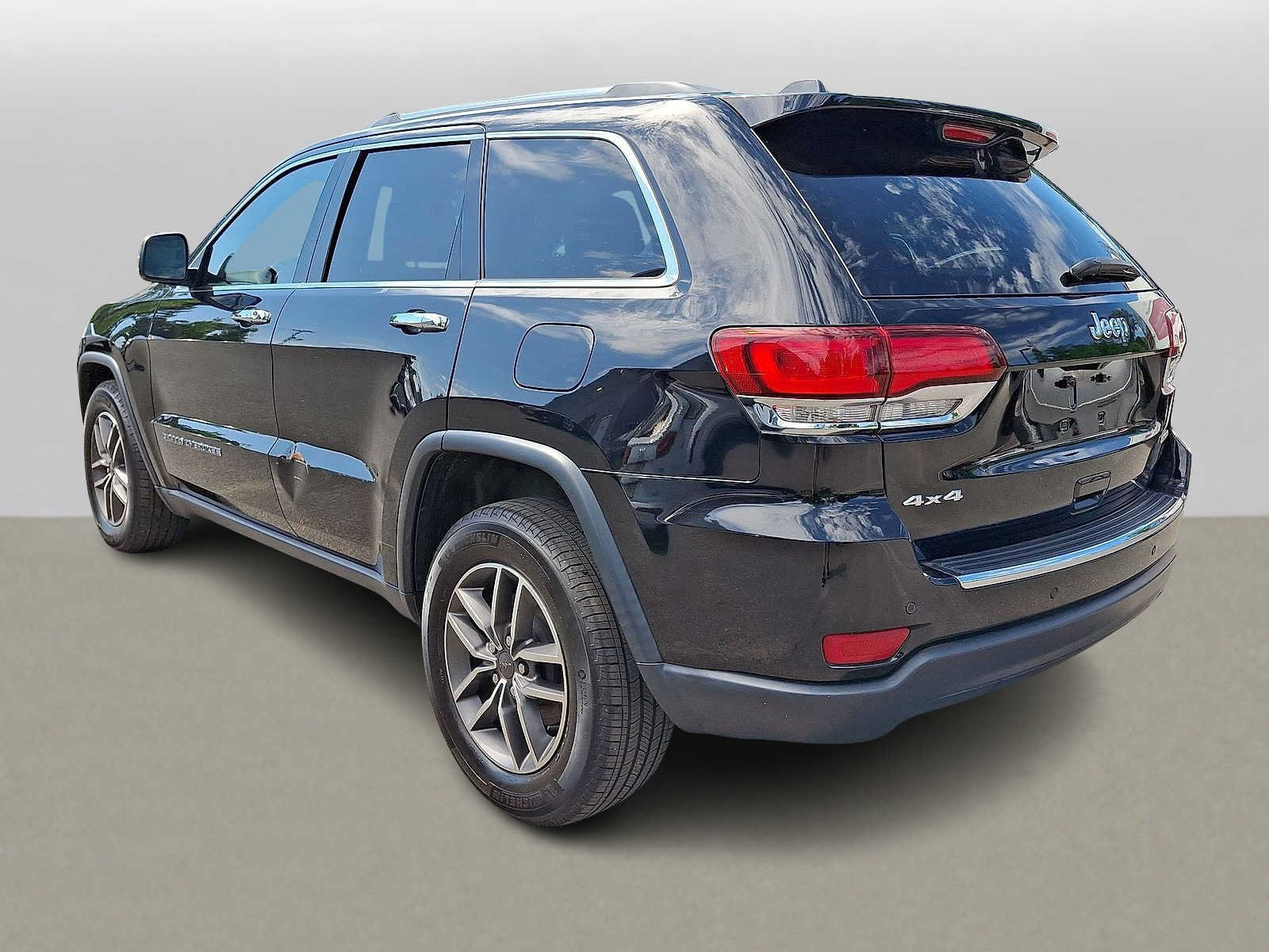 Used 2020 Jeep Grand Cherokee Limited AWD/4WD image 28