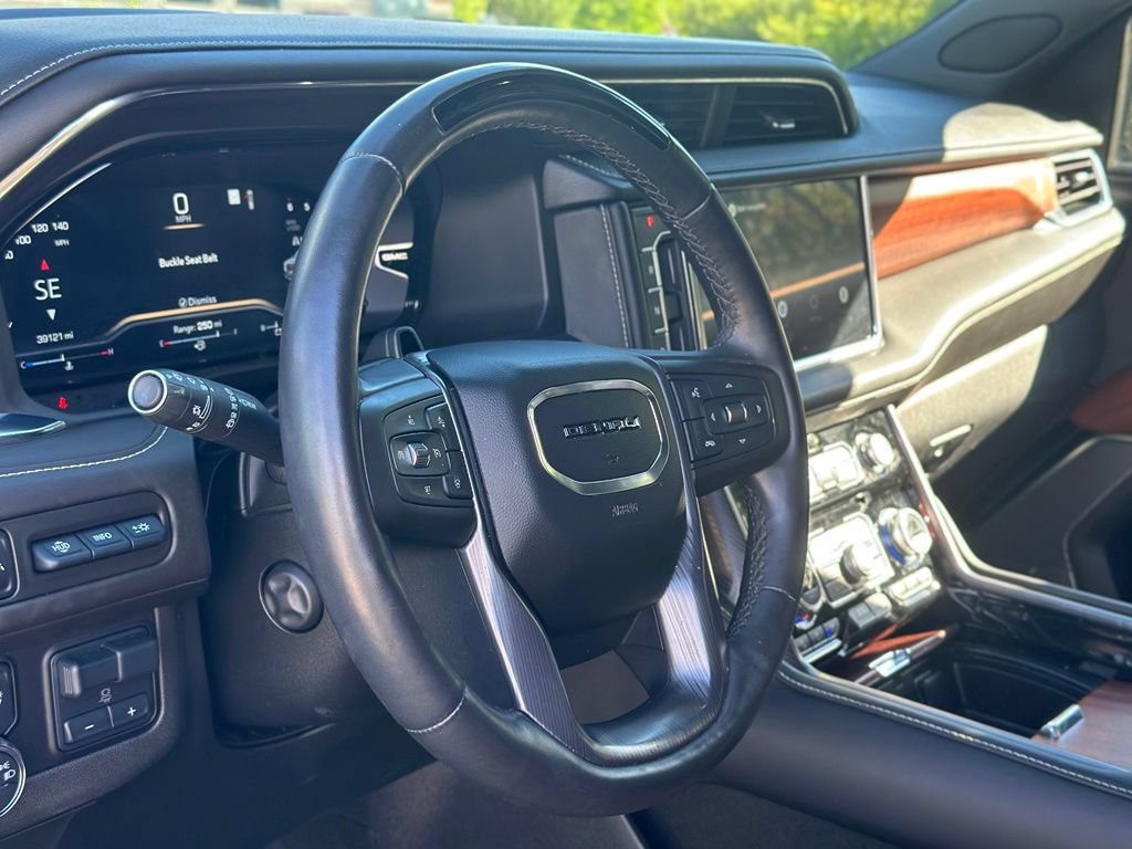 Used 2023 GMC Yukon XL Denali Ultimate AWD/4WD image 20