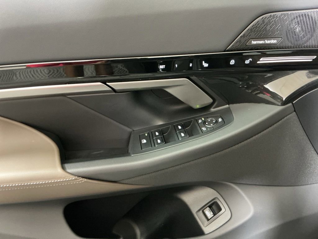 Certified 2025 BMW 530i w/ Premium Package RWD image 17