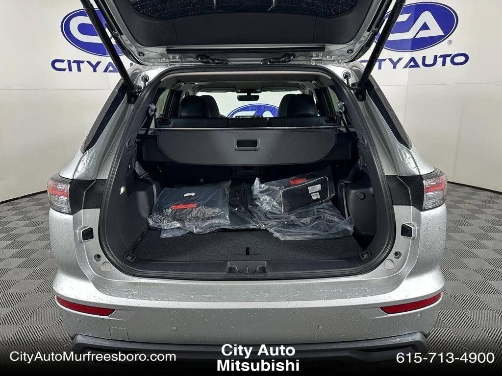 New 2025 Mitsubishi Outlander SE image 7