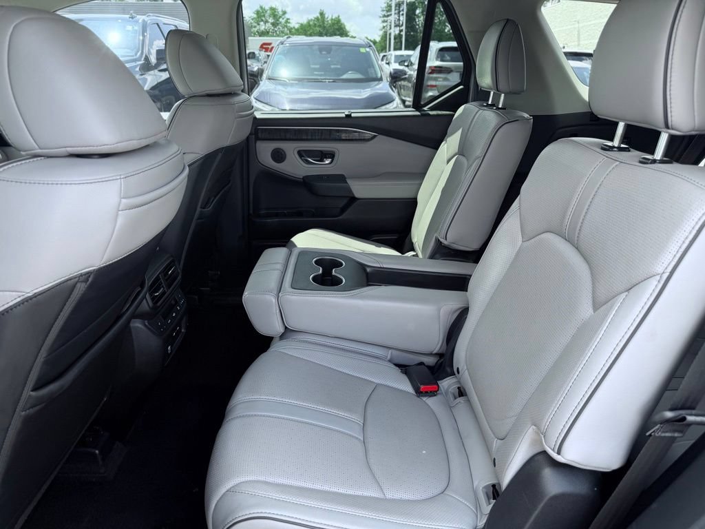 Used 2025 Honda Pilot Elite image 25