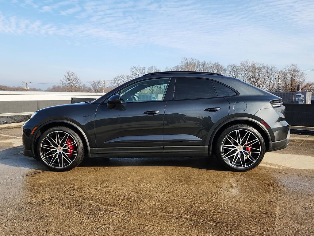 Certified 2025 Porsche Macan 4S Electric image 2