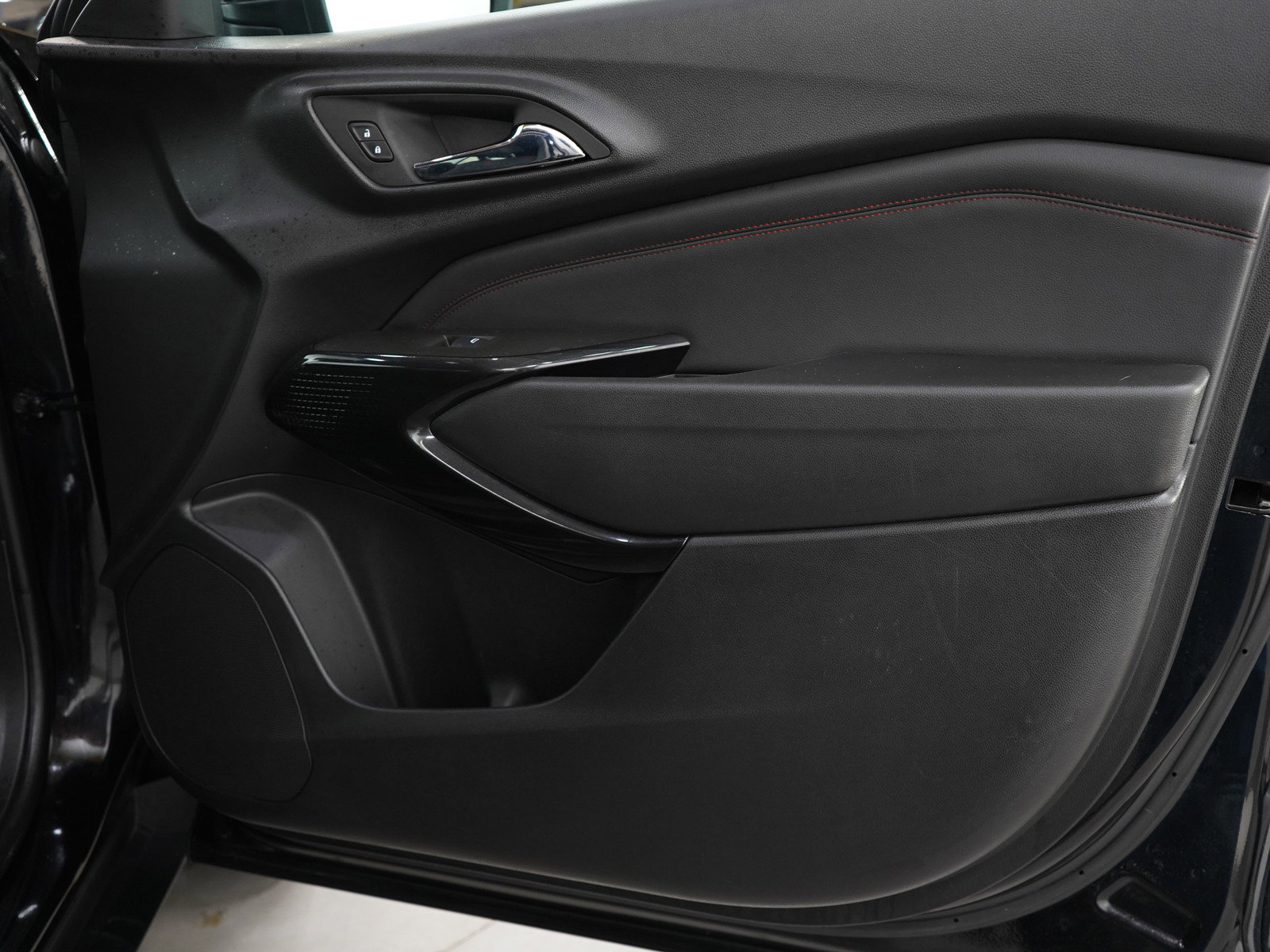 Used 2024 Chevrolet Trax RS w/ Driver Confidence Package image 11