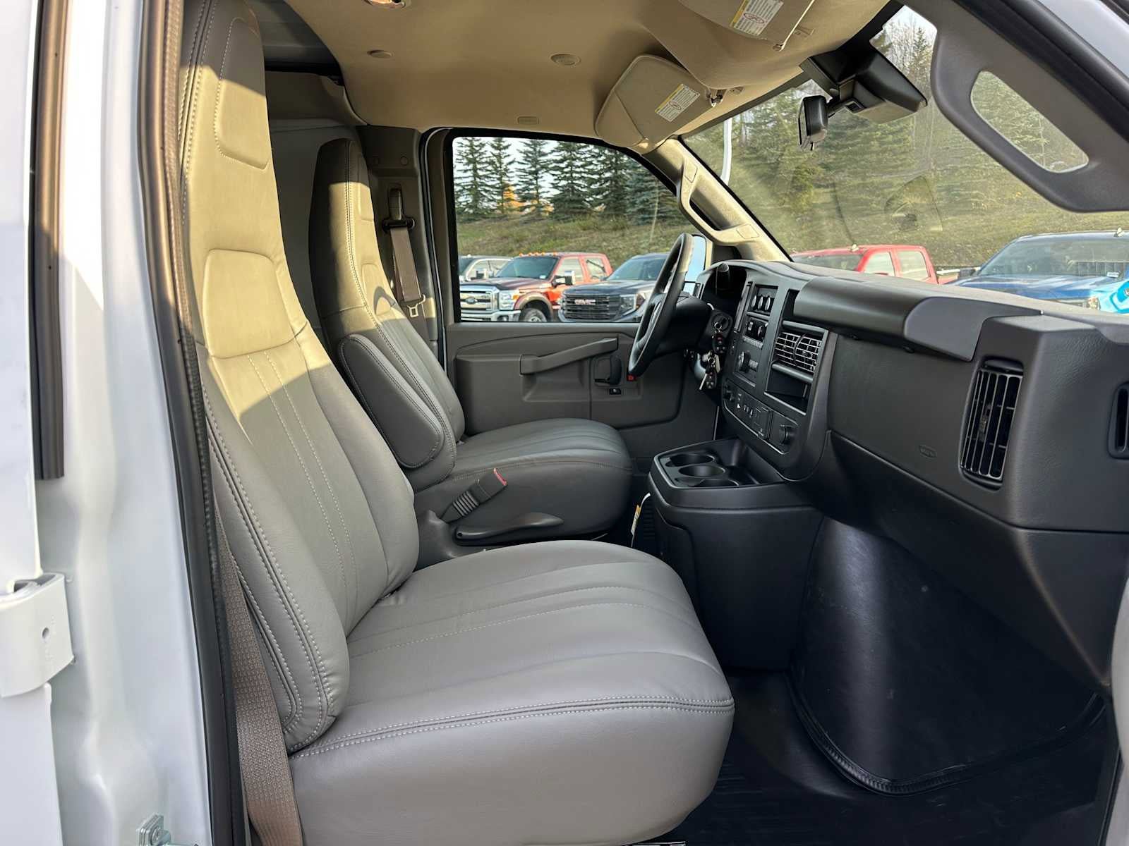 New 2025 GMC Savana 3500 Extended w/ Driver Convenience Package RWD image 10