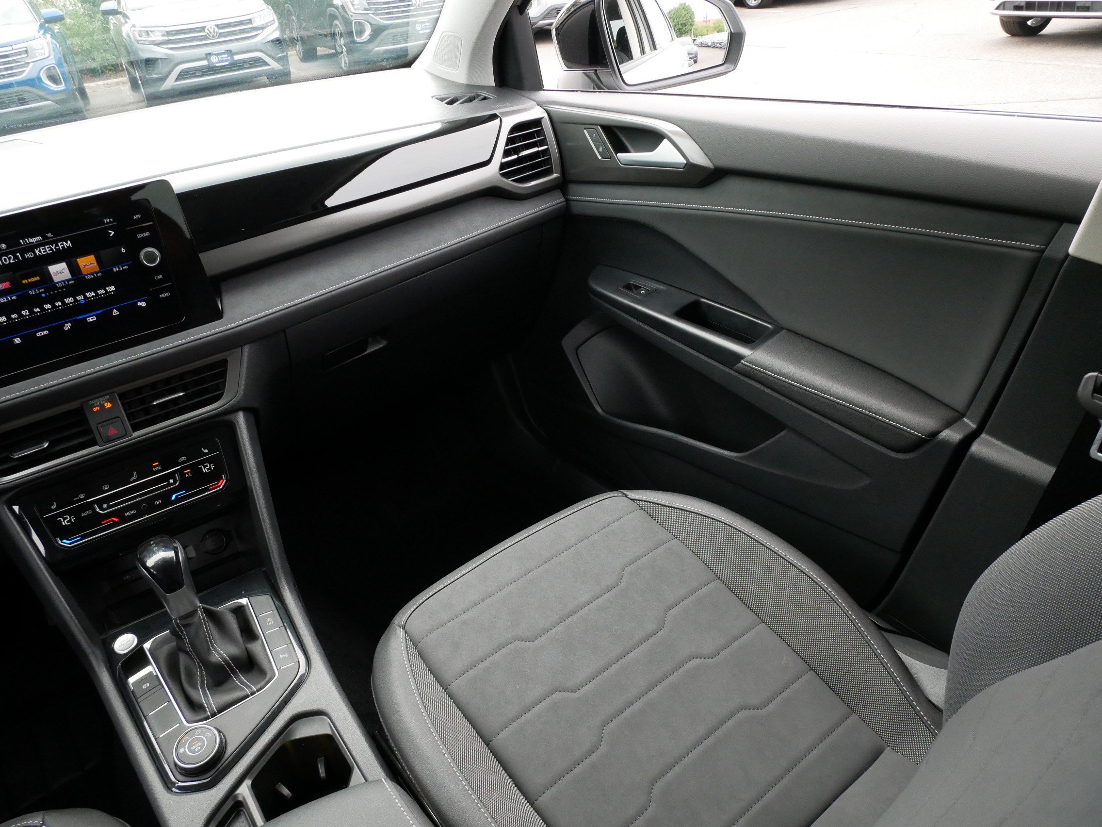 Certified 2025 Volkswagen Taos SE AWD/4WD image 11