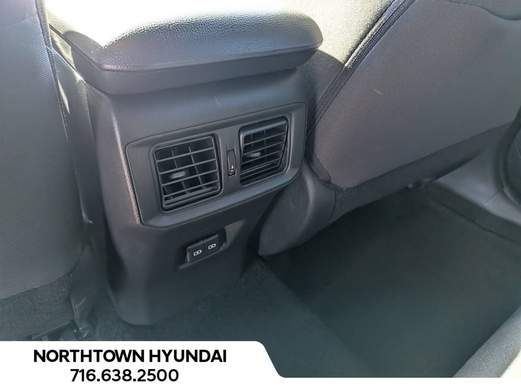 Used 2025 Toyota RAV4 XLE AWD/4WD image 31