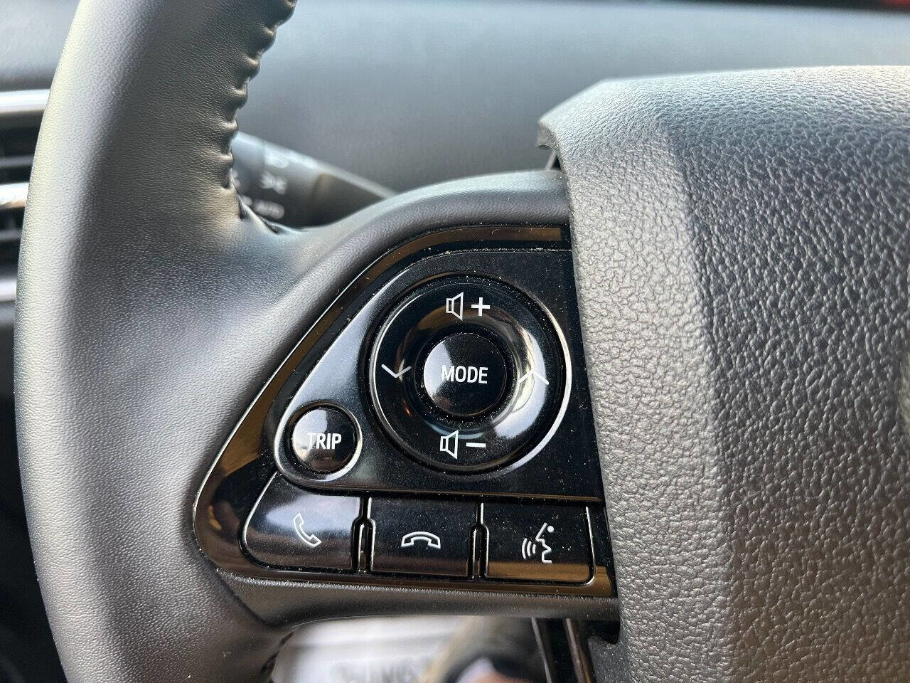 Used 2020 Toyota Prius Prime XLE image 28