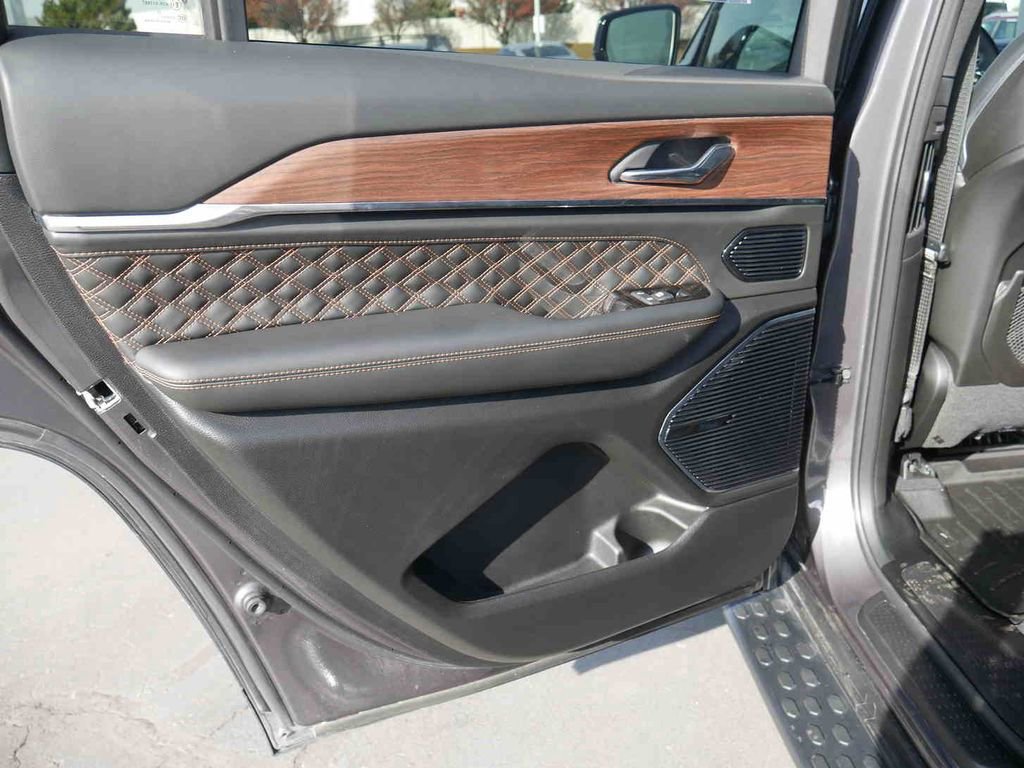 Used 2025 Jeep Grand Cherokee L Summit w/ Advanced Protech Group IV image 14