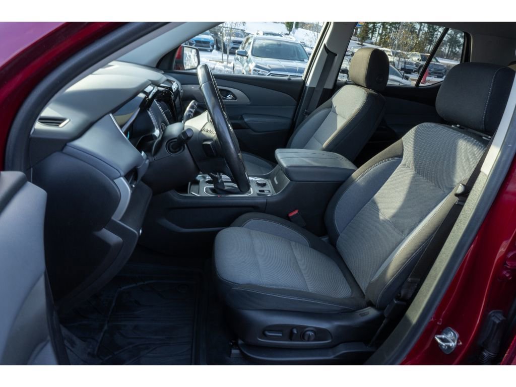 Used 2021 Chevrolet Traverse LT image 11