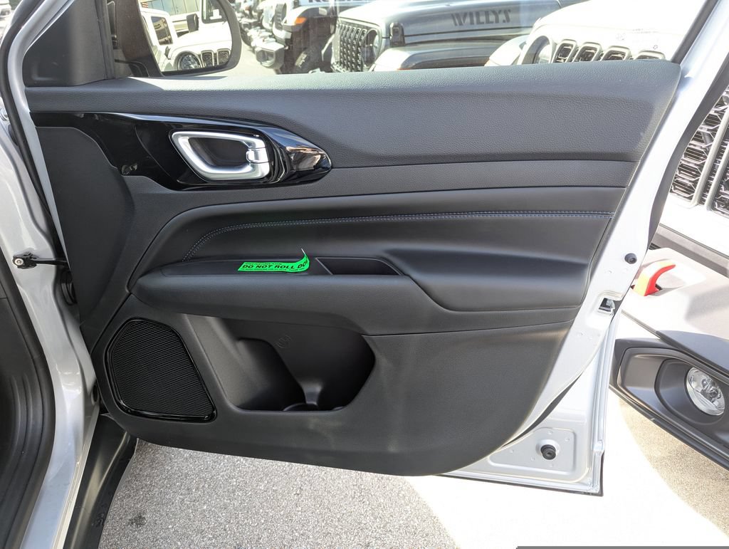 New 2026 Jeep Compass Latitude AWD/4WD image 33