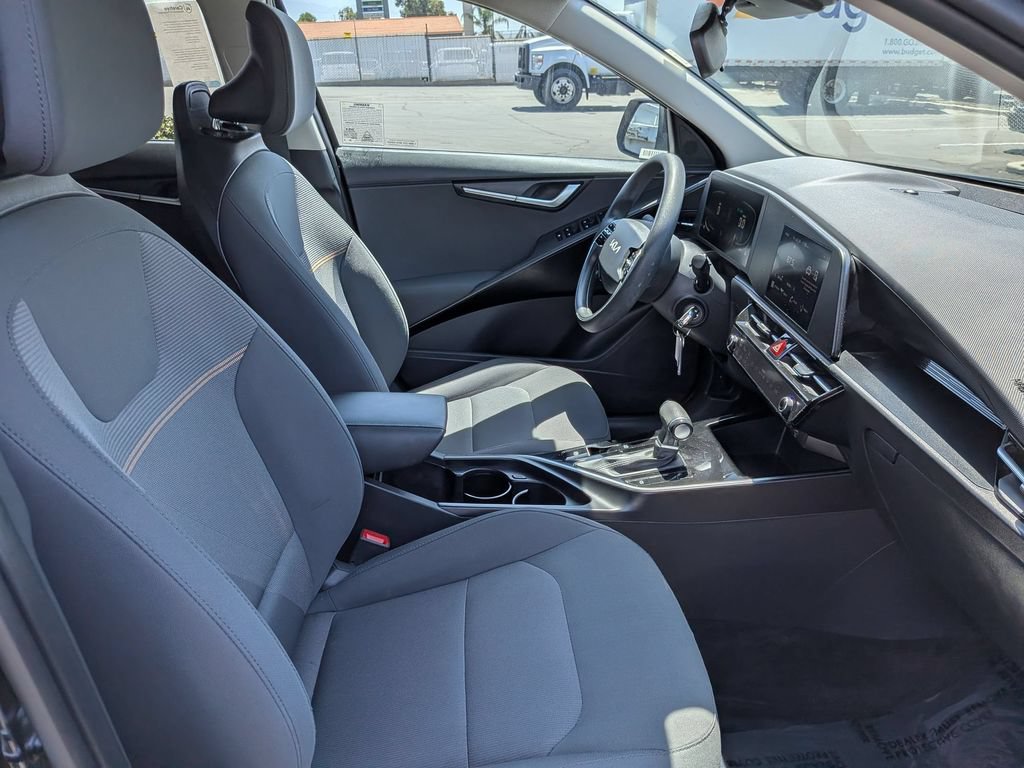 Used 2025 Kia Niro LX FWD image 30