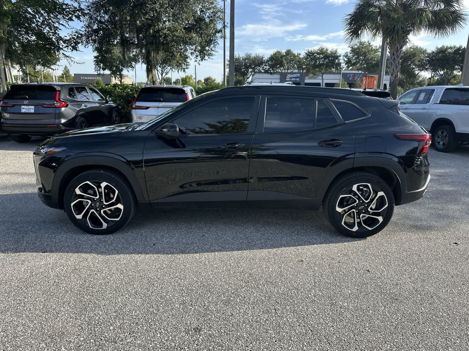 Used 2024 Chevrolet Trax RS w/ Sunroof Package FWD image 3