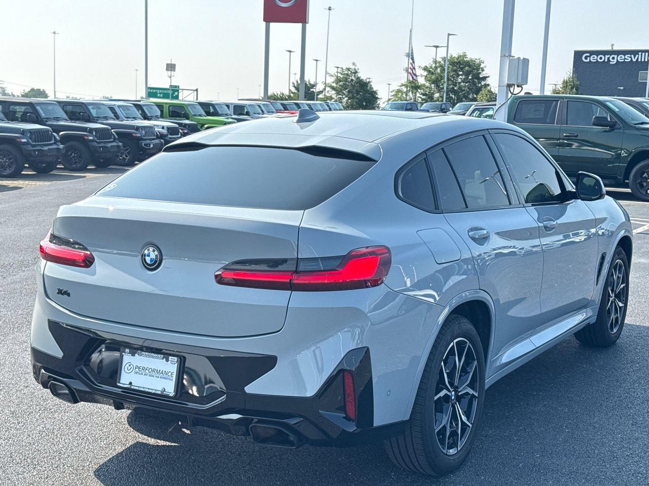 Used 2023 BMW X4 xDrive30i w/ M Sport Package AWD/4WD image 3