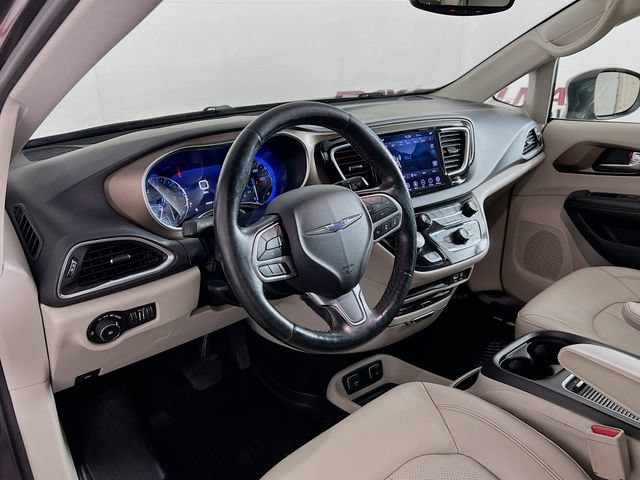 Used 2019 Chrysler Pacifica Touring-L Plus w/ Advanced Safetytec Group FWD image 38