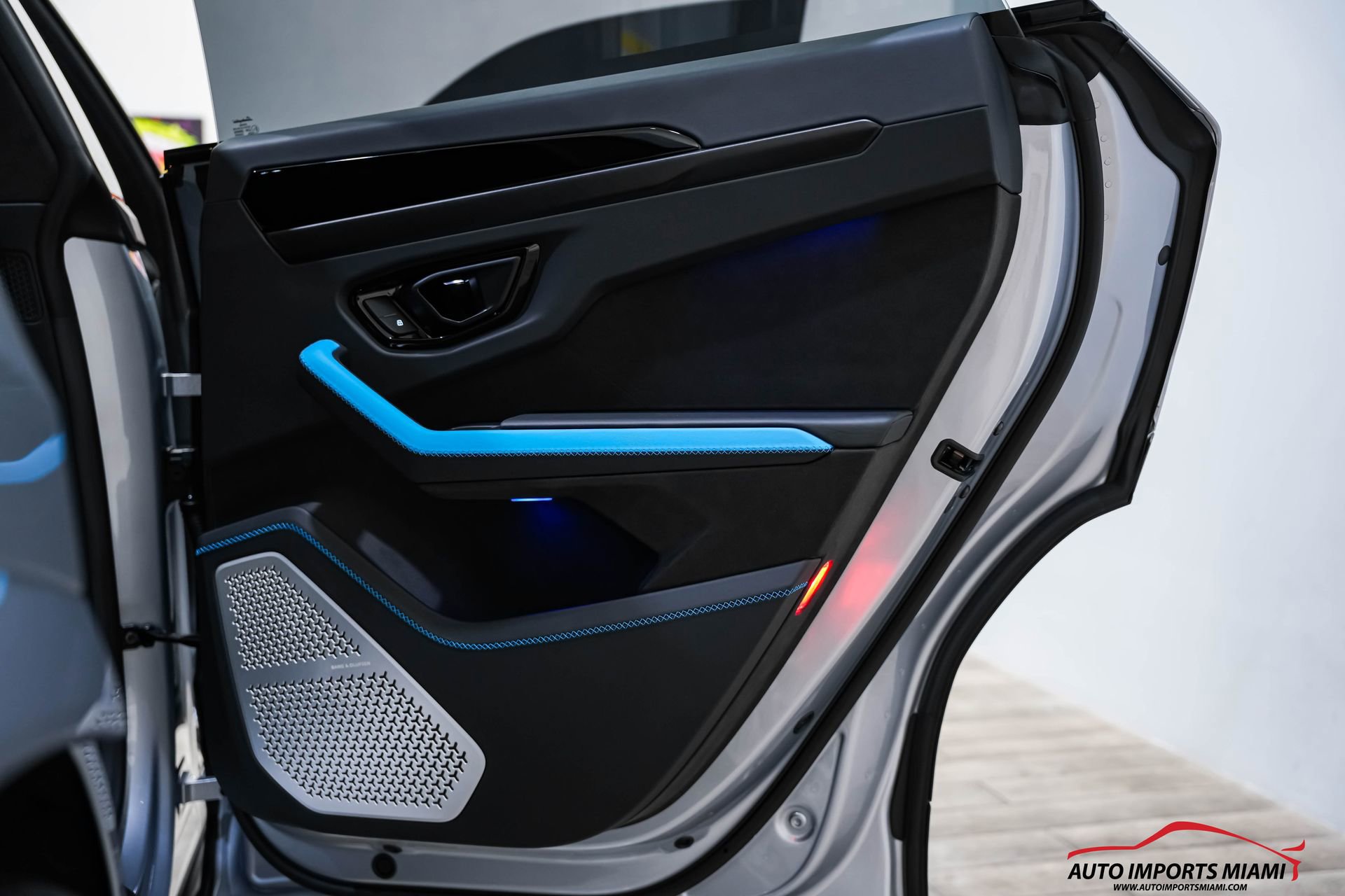 Used 2025 Lamborghini Urus SE image 58