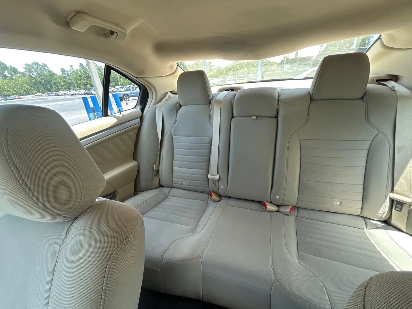 Used 2014 Ford Taurus SE FWD image 19