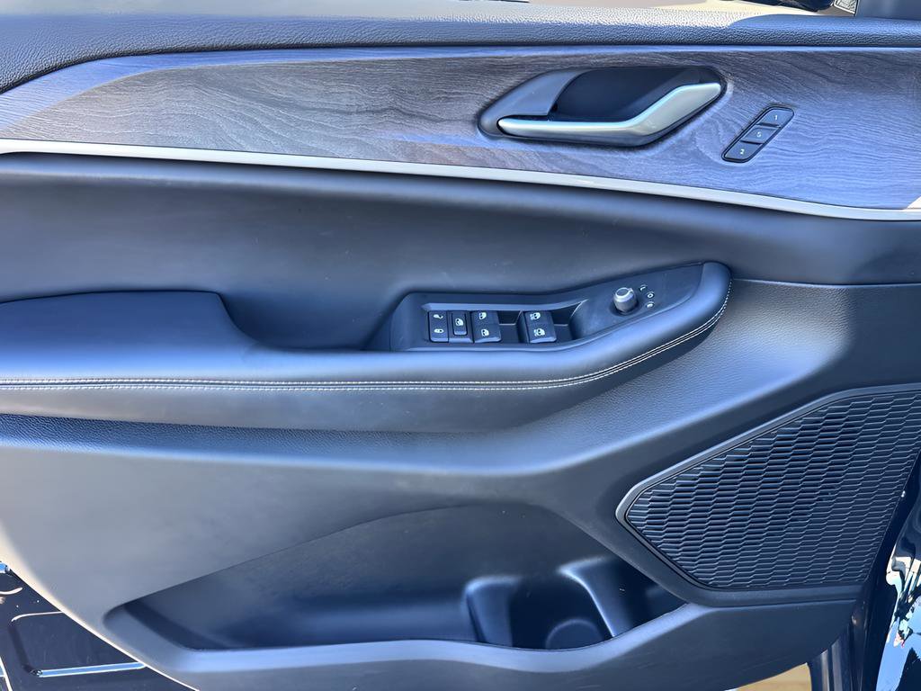 Used 2023 Jeep Grand Cherokee L Limited w/ Luxury Tech Group II image 15