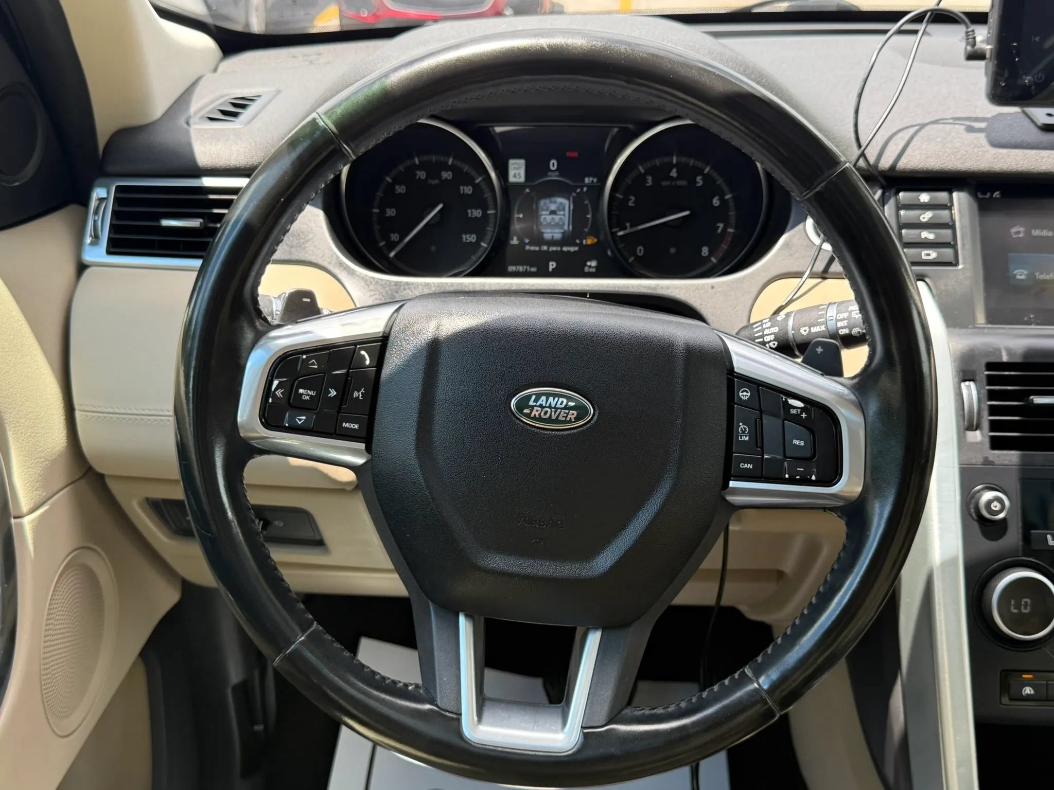 Used 2017 Land Rover Discovery Sport HSE AWD/4WD image 7