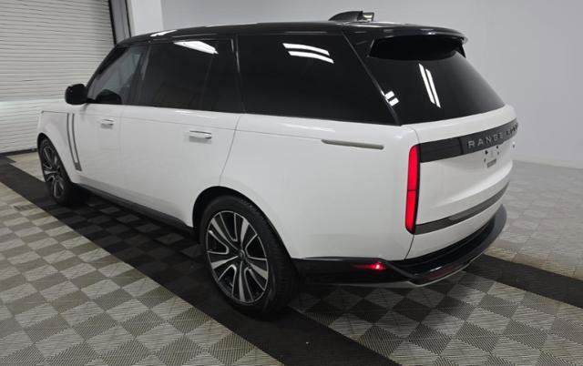 Used 2023 Land Rover Range Rover Long Wheelbase SE image 2