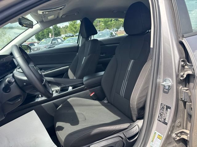 Used 2023 Hyundai Elantra SEL w/ Convenience Package FWD image 2