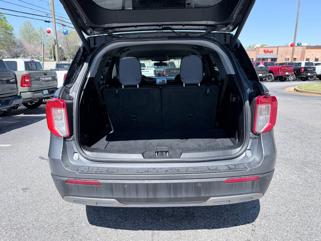 Used 2021 Ford Explorer XLT w/ Equipment Group 202A image 9