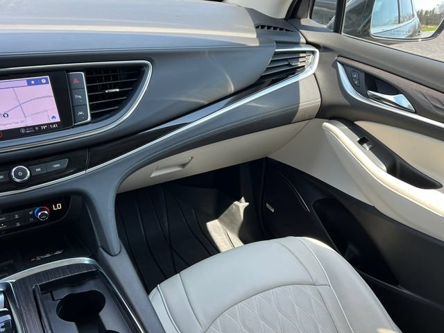 Used 2022 Buick Enclave Avenir w/ Avenir Technology Package AWD/4WD image 37