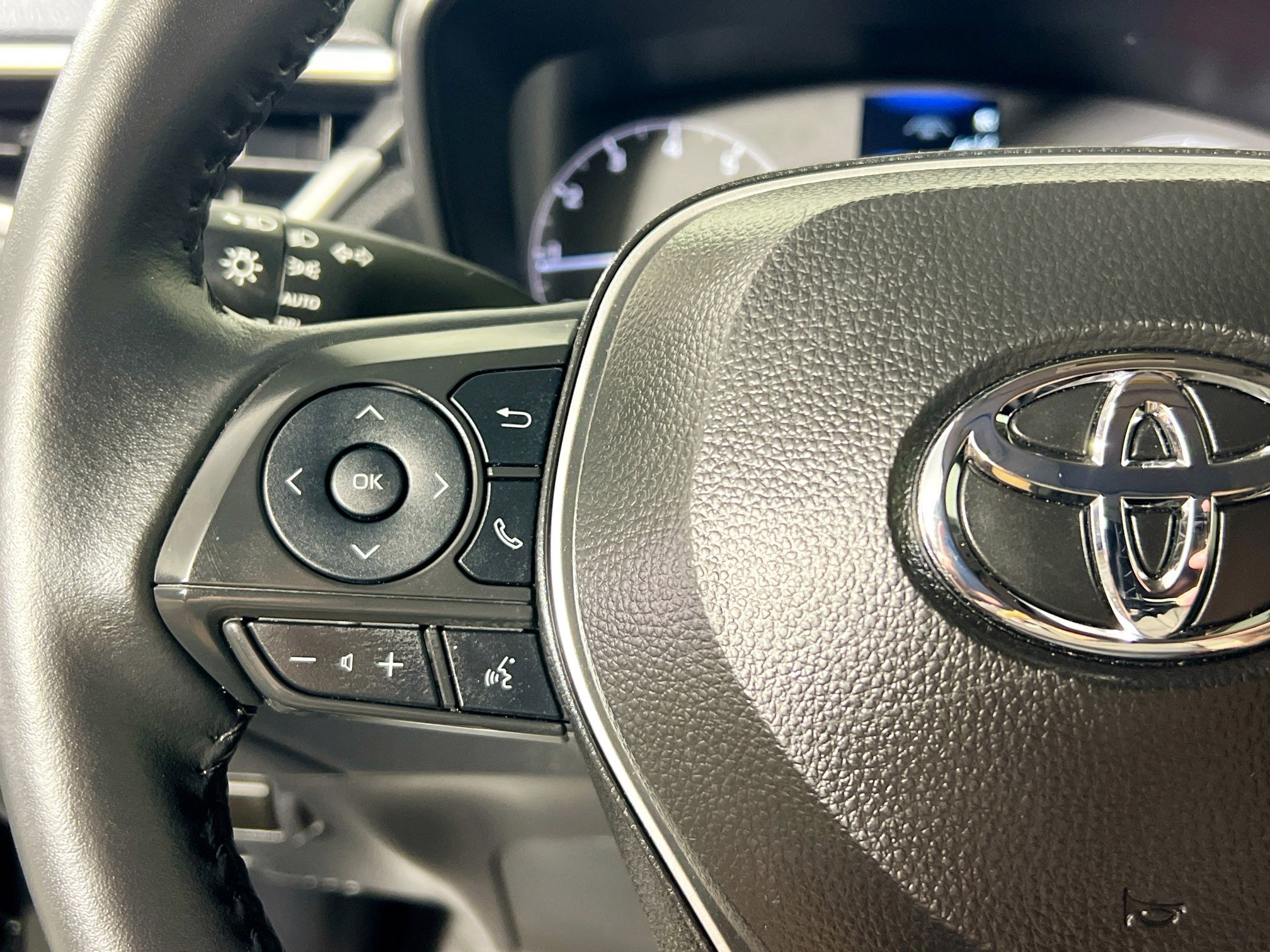 Used 2025 Toyota Corolla Cross LE image 18