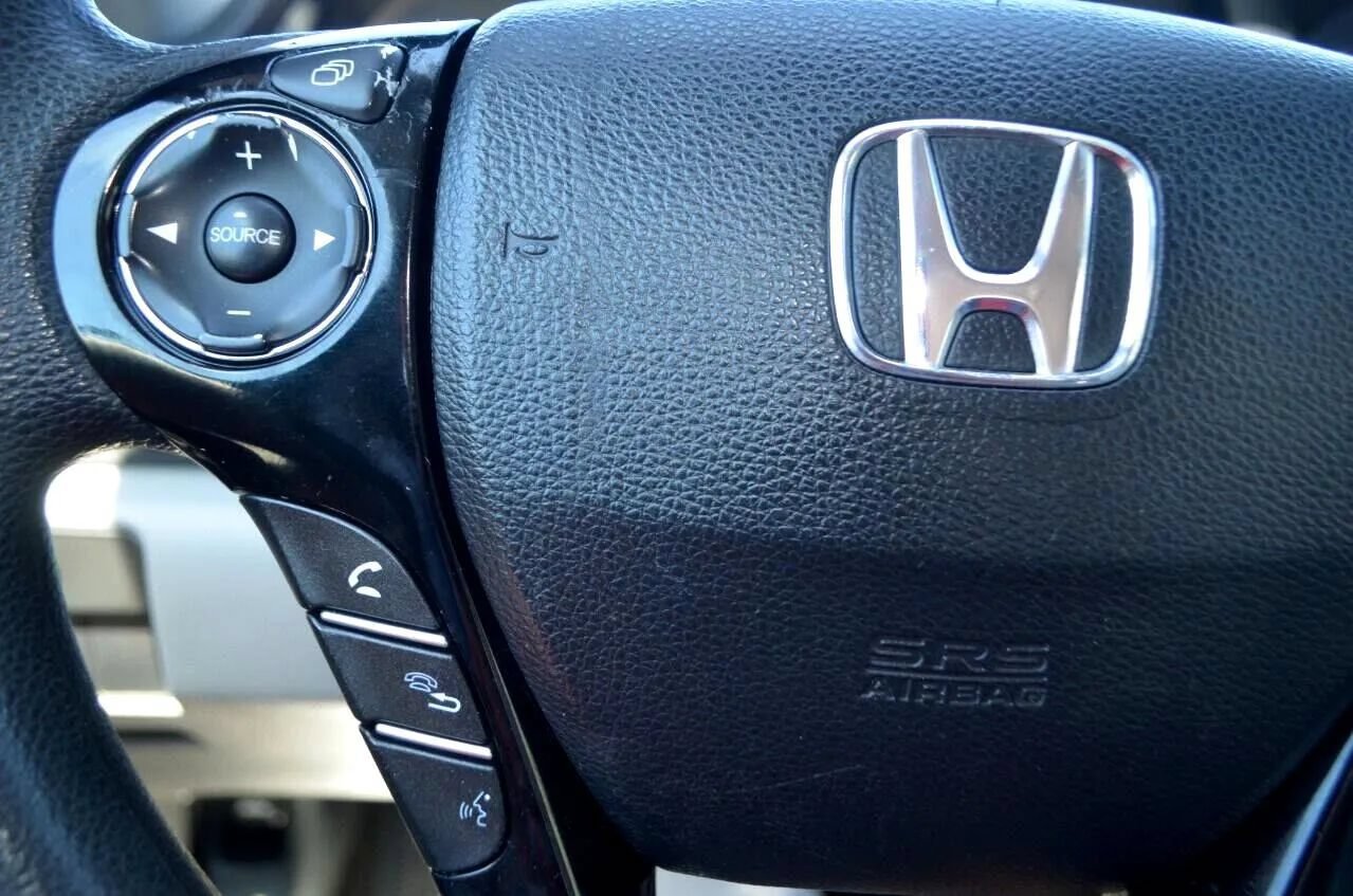 Used 2017 Honda Accord LX image 27