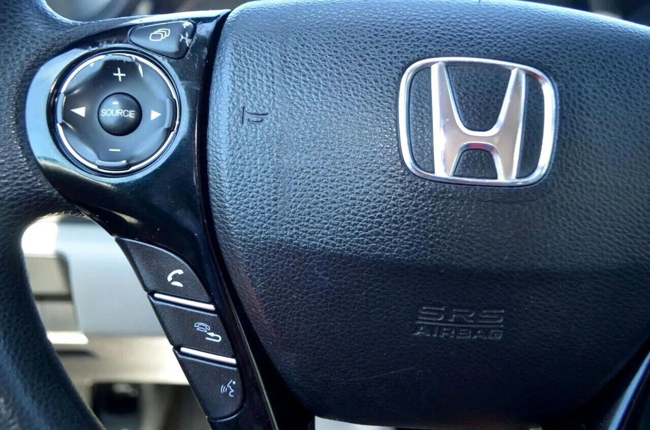Used 2017 Honda Accord LX image 27