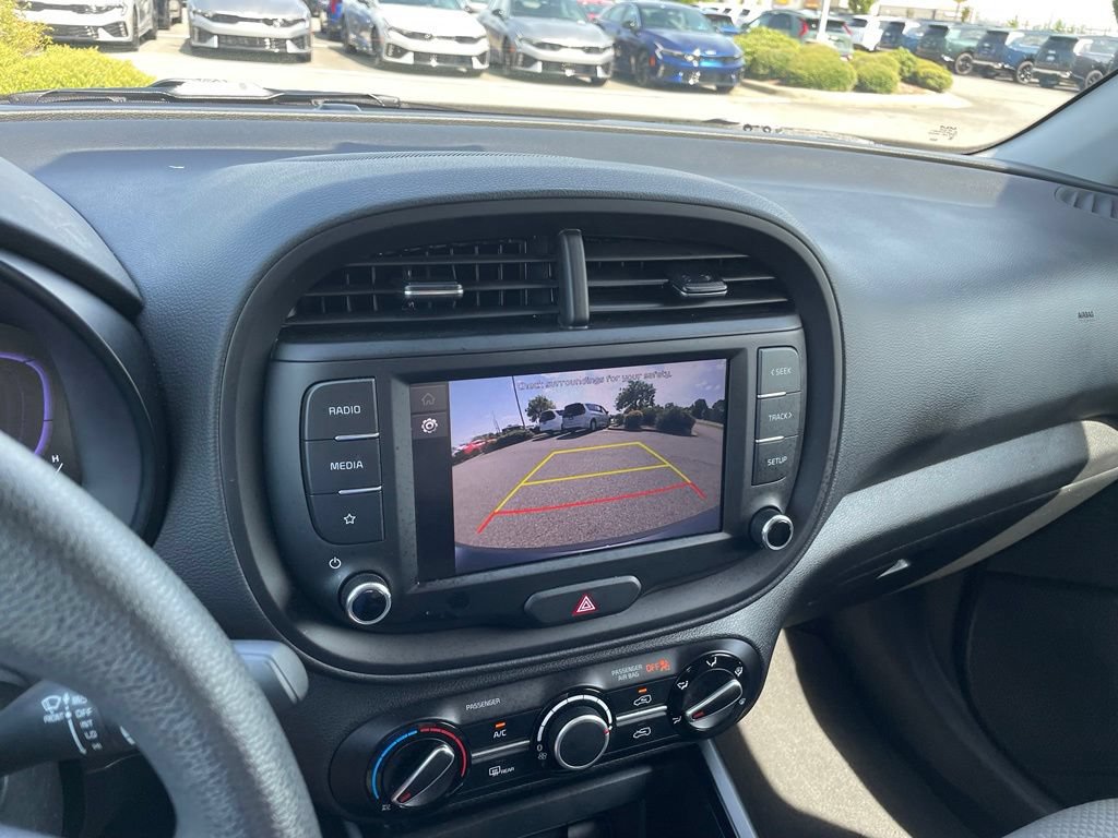 Certified 2025 Kia Soul LX w/ LX Technology Package FWD image 17