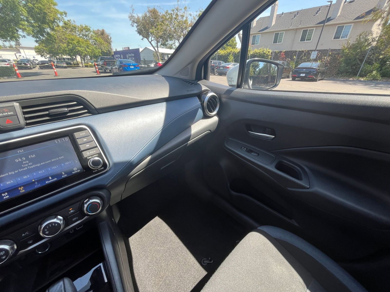 Used 2025 Nissan Versa SV FWD image 33