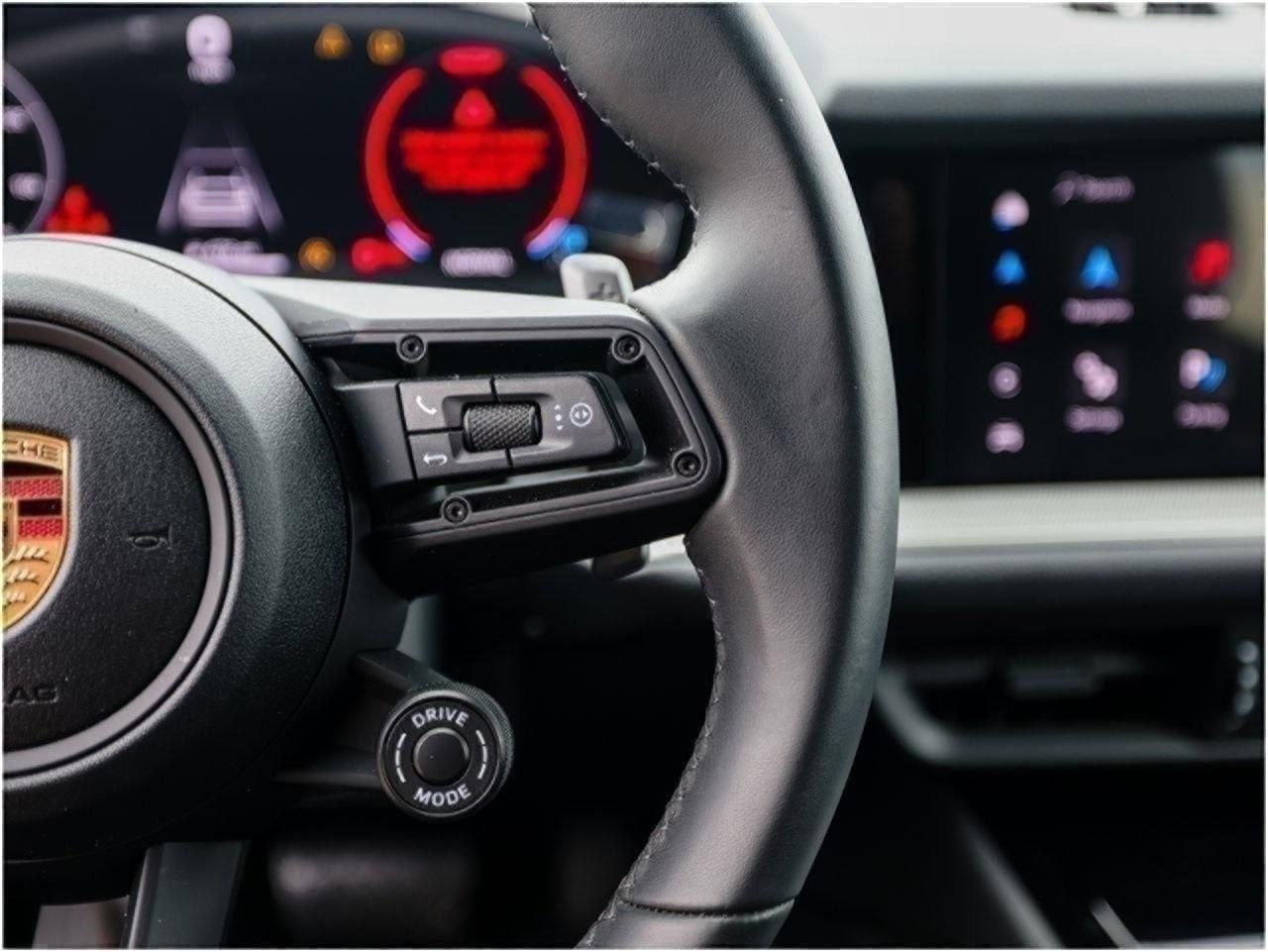 Certified 2025 Porsche Cayenne Coupe image 16