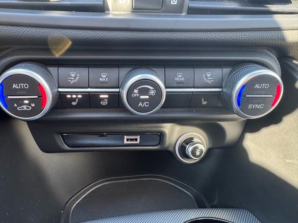 New 2025 Alfa Romeo Giulia AWD w/ Veloce Package AWD image 34
