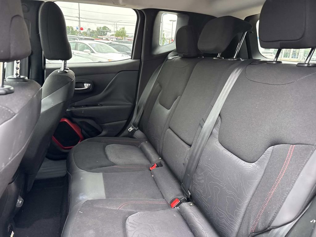 Used 2018 Jeep Renegade Trailhawk w/ Safety & Security Group AWD/4WD image 16