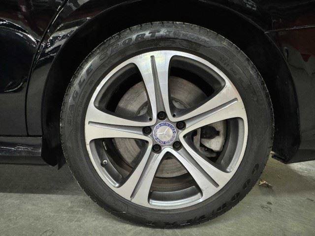 Used 2017 Mercedes-Benz E 400 4MATIC Wagon image 71