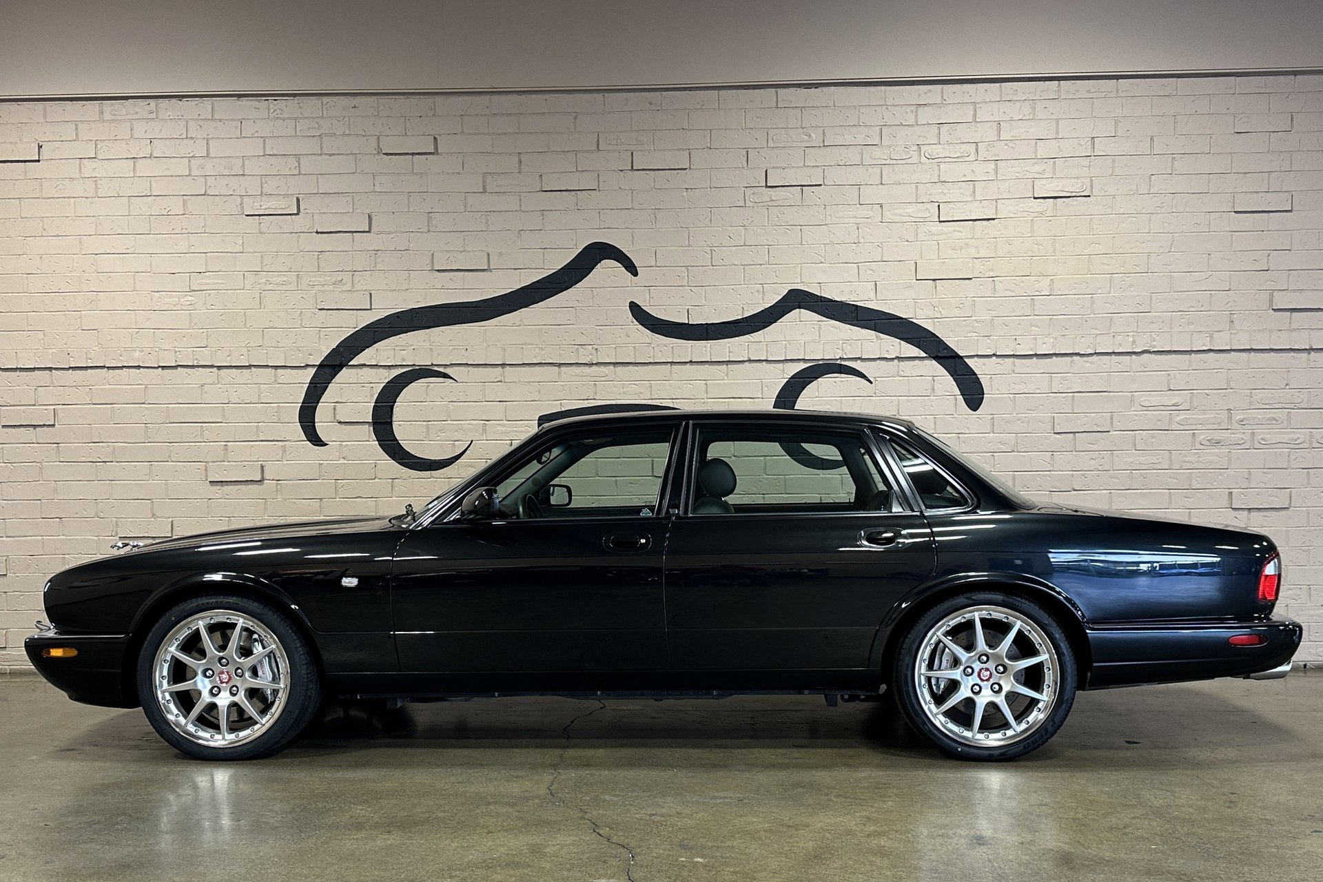 Used 2002 Jaguar XJ8 100 image 9