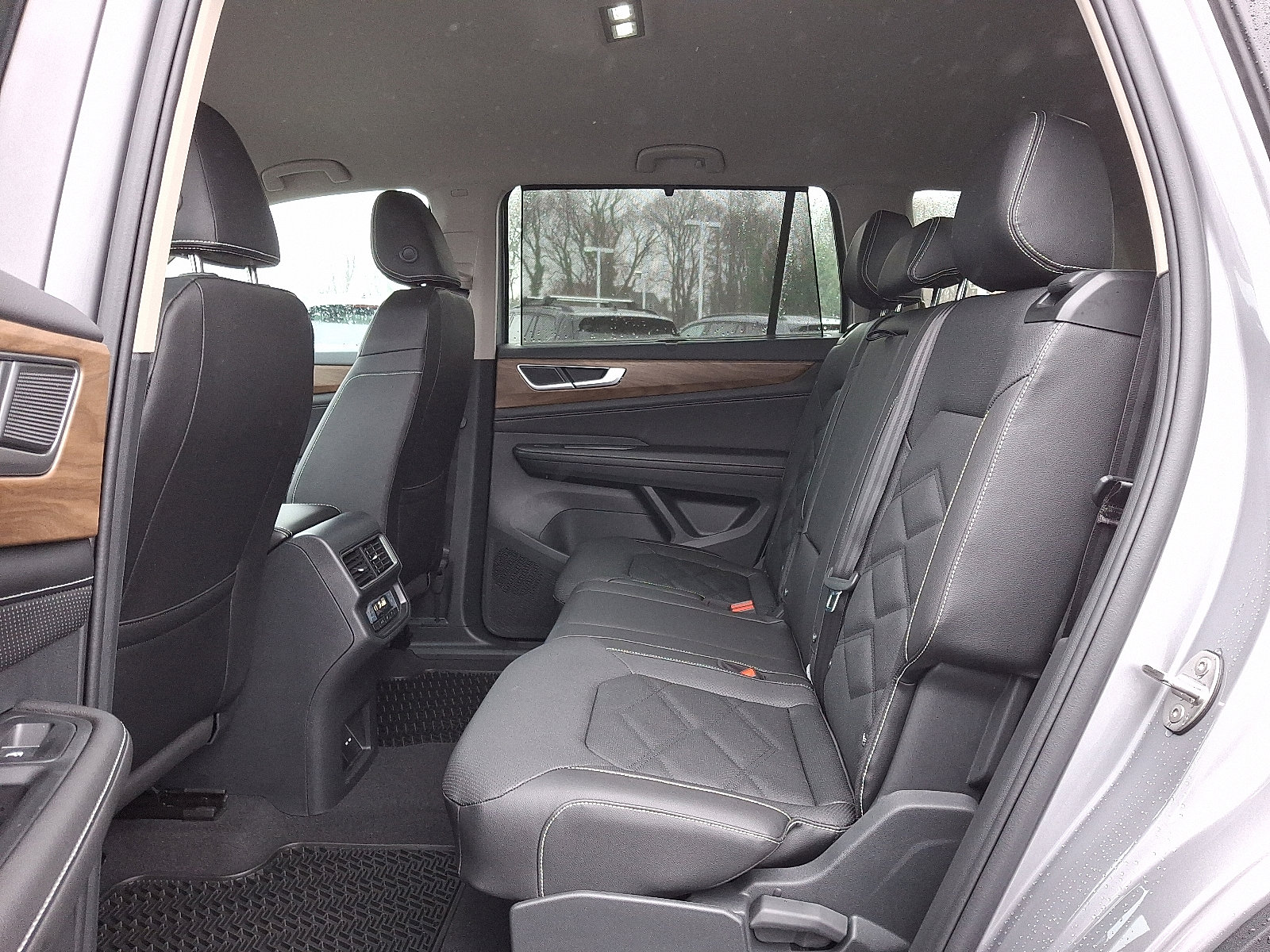 New 2025 Volkswagen Atlas SE image 6