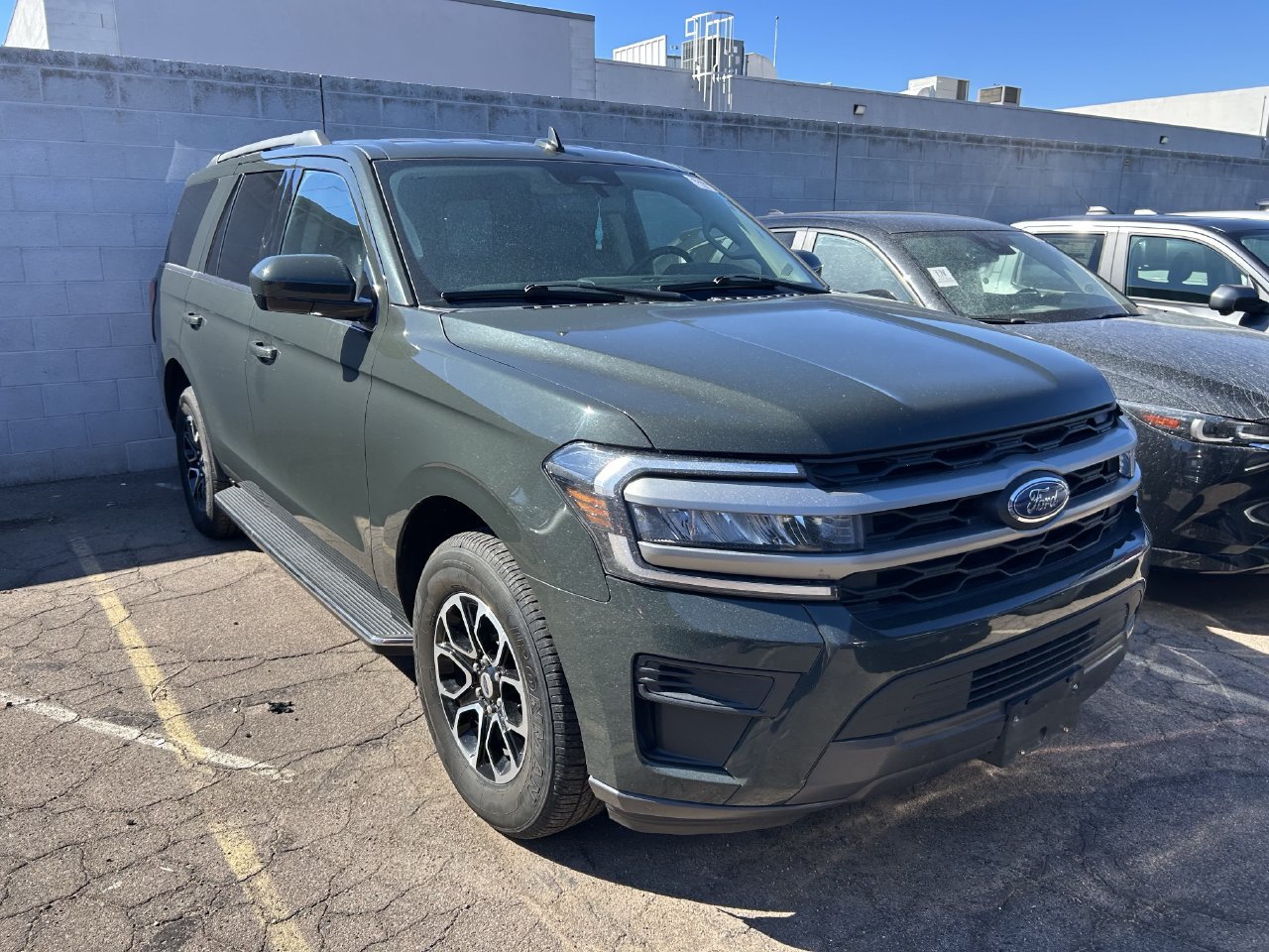 Used 2023 Ford Expedition XLT RWD image 3