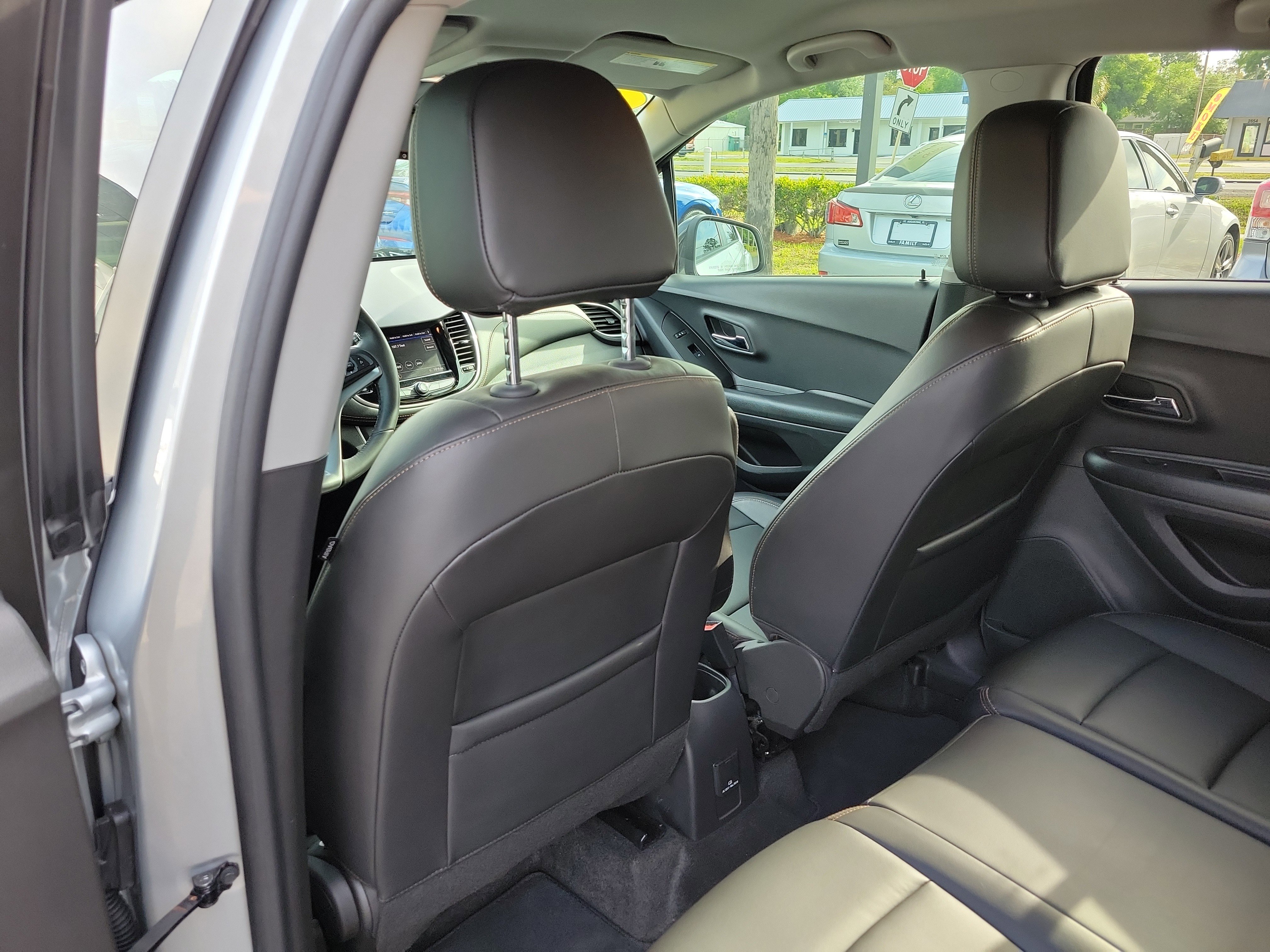 Used 2022 Chevrolet Trax LT w/ Redline Edition image 15