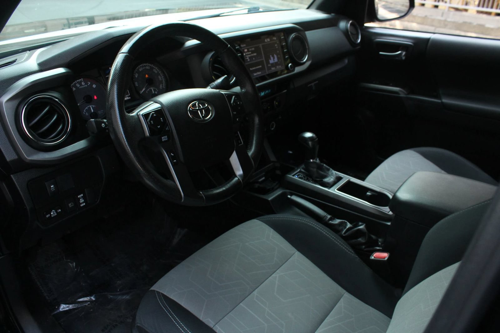 Used 2021 Toyota Tacoma TRD Off-Road w/ Technology Package AWD/4WD image 13