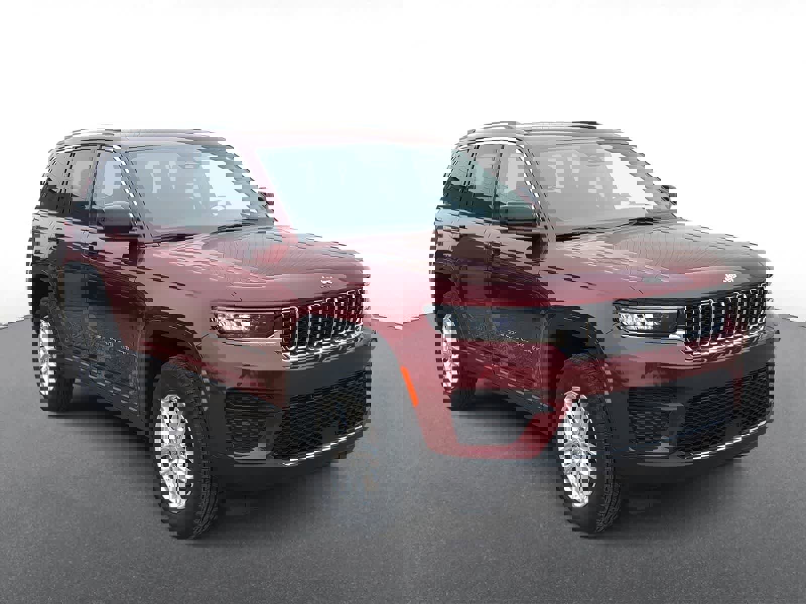 Used 2023 Jeep Grand Cherokee Laredo image 2