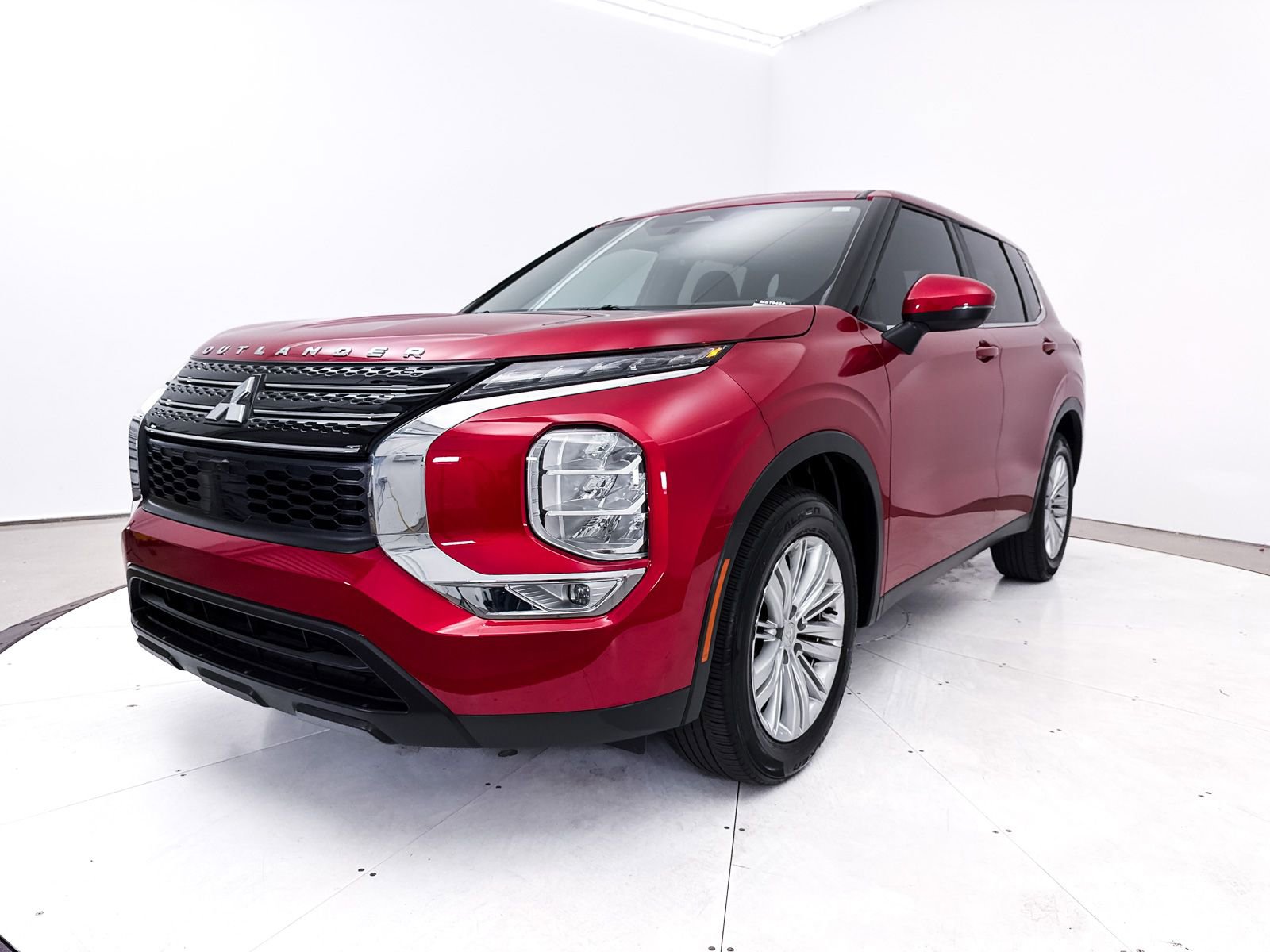 Used 2024 Mitsubishi Outlander ES image 13