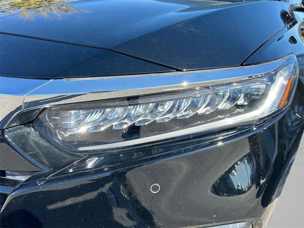 Used 2018 Honda Accord Touring image 17