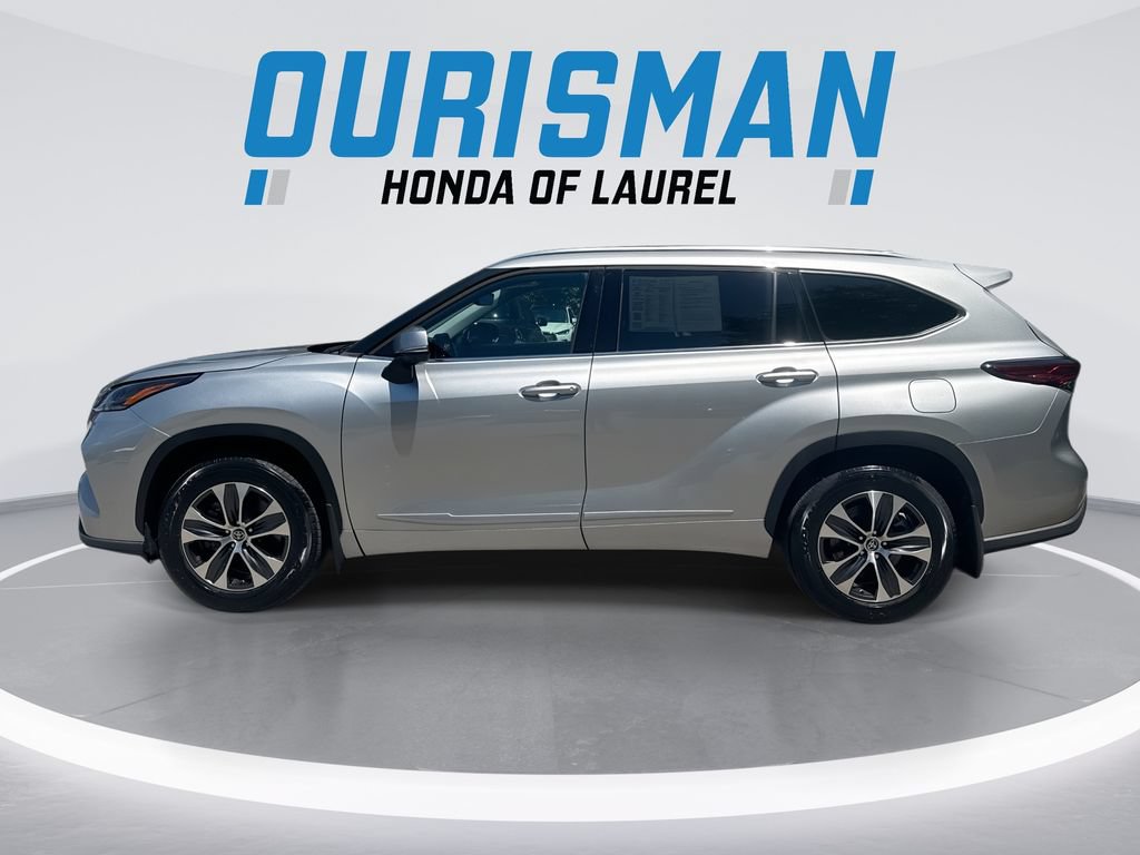 Used 2021 Toyota Highlander XLE AWD/4WD image 5