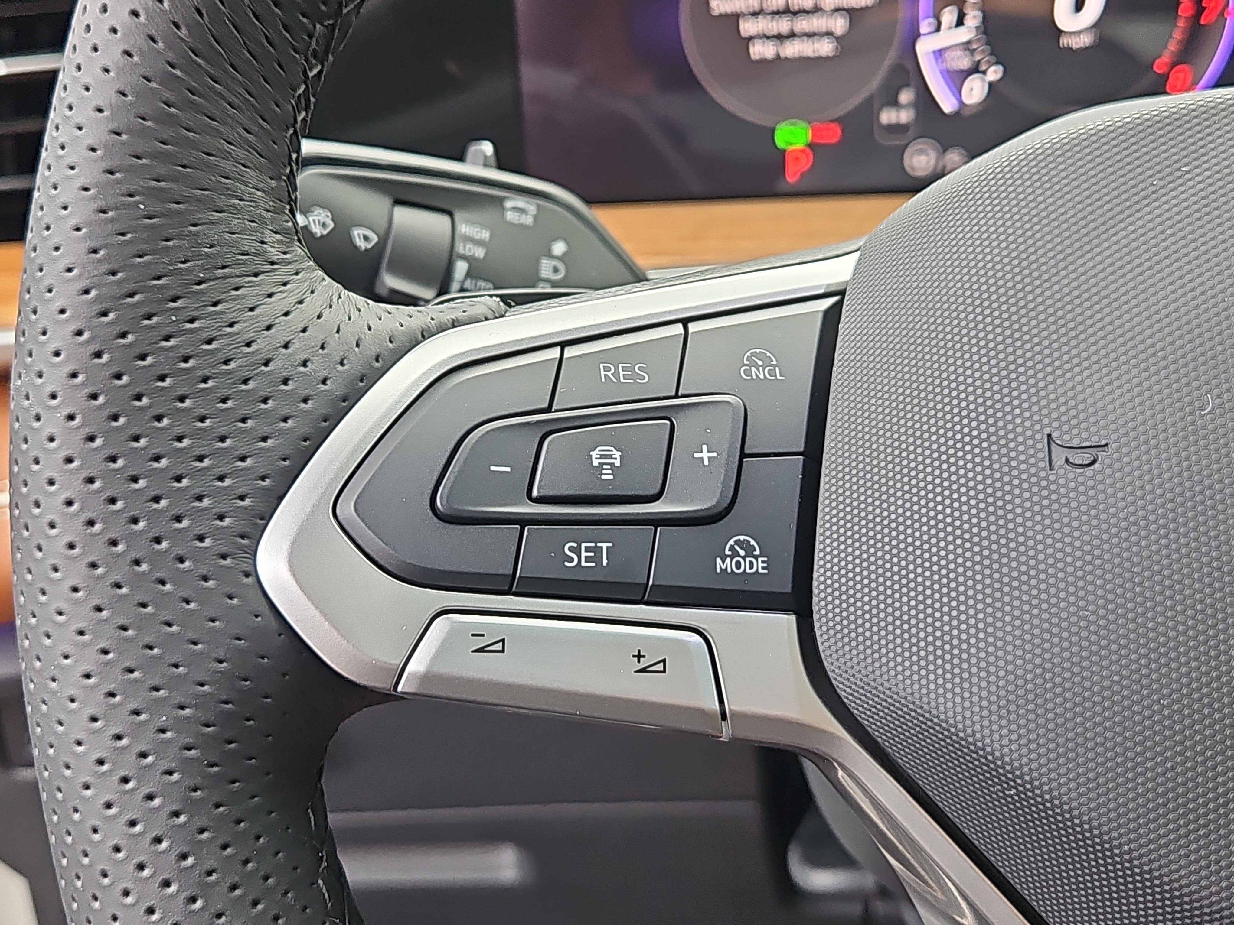 New 2026 Volkswagen Tiguan SEL R-Line AWD/4WD image 16