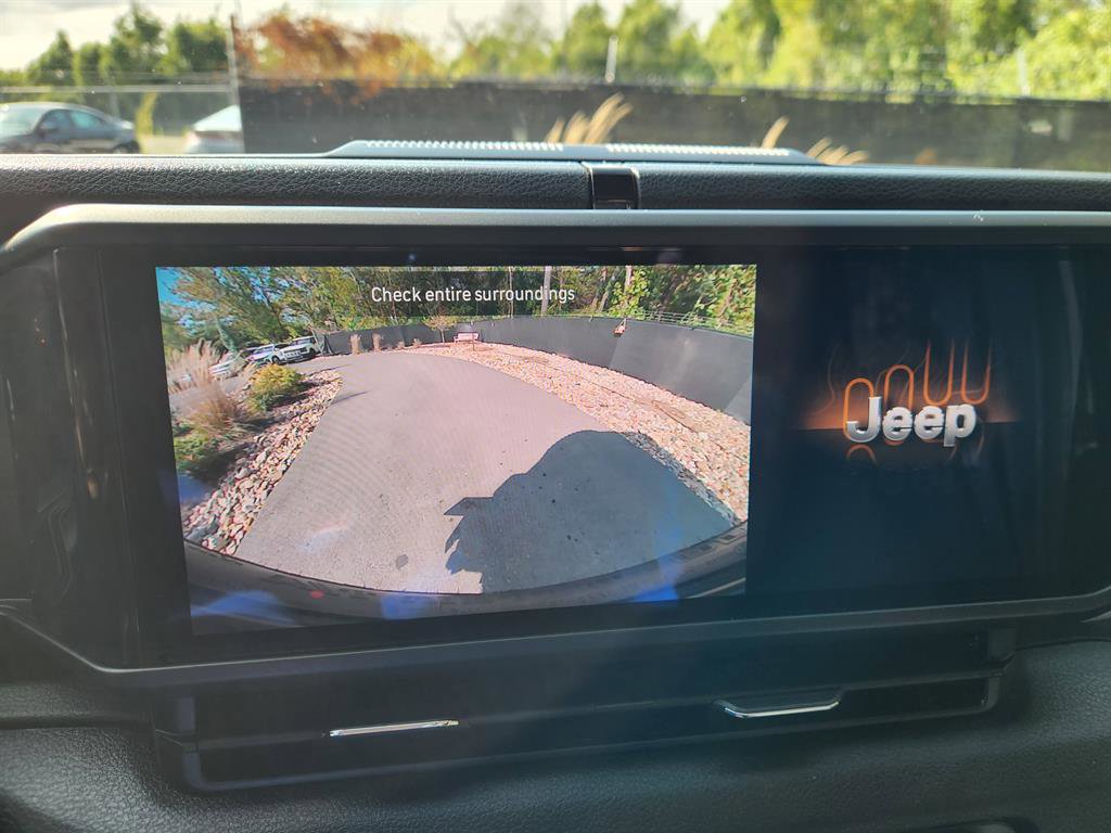 Used 2025 Jeep Wrangler Sport image 39