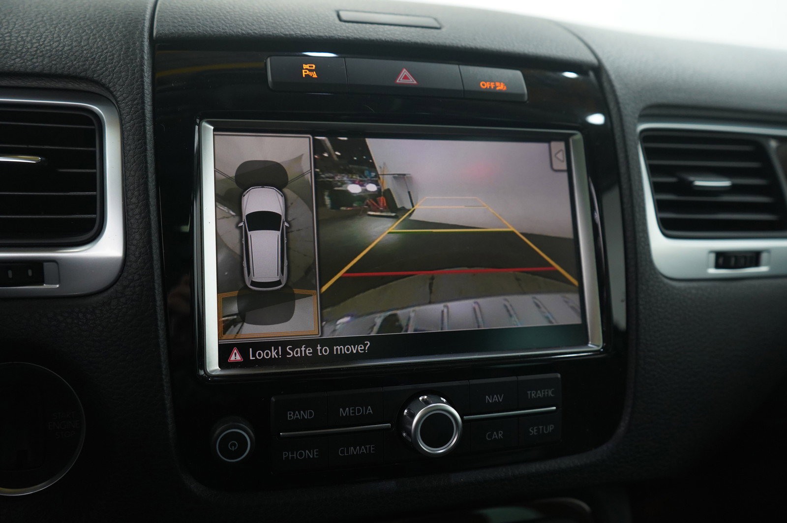 Used 2014 Volkswagen Touareg TDI image 22