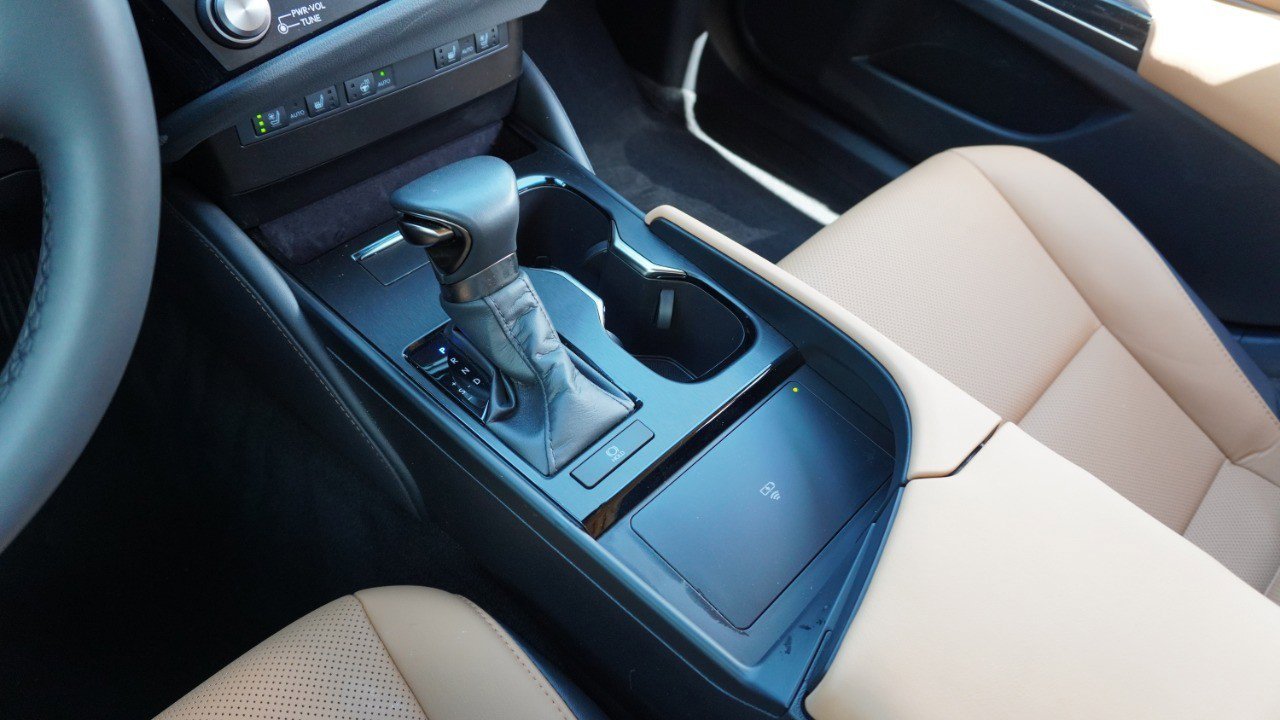 Used 2024 Lexus ES 350 w/ Premium Package image 19