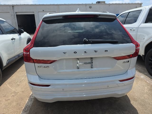 Used 2022 Volvo XC60 B5 Momentum AWD/4WD image 4