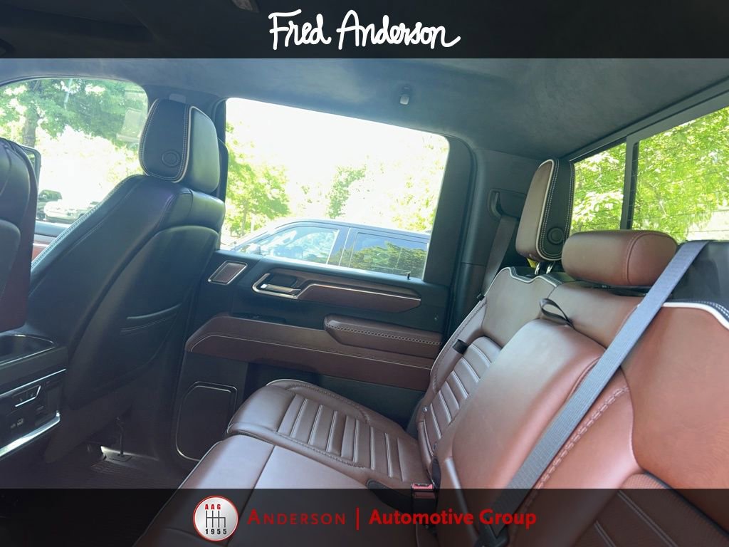 Used 2024 GMC Sierra 2500 Denali Ultimate AWD/4WD image 3